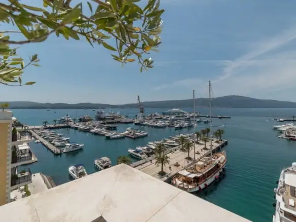 Četvorosoban stan 600 m² – Gorica, Tivat — fotografija 12