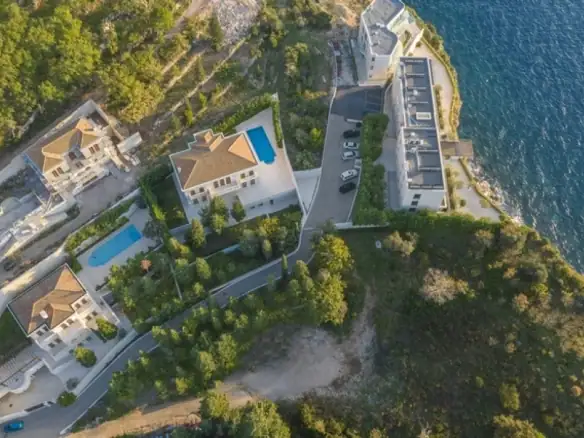Kuća sa bazenom u Reževićima