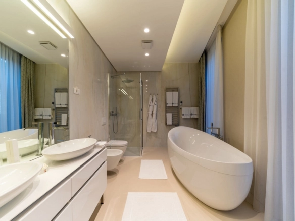 Četvorosoban stan 347 m² – Boreti, Budva — fotografija 8