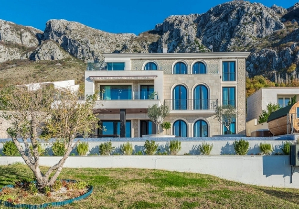 Kuca-sa-bazenom-u-Blizikucama-Budva-1 Kuća 496 m² – Blizikuće, Budva — fotografija 2