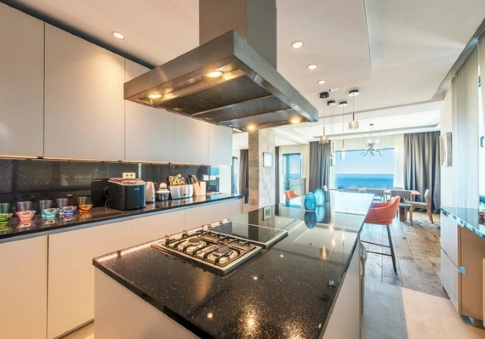 Kuca-sa-bazenom-u-Blizikucama-Budva-5 Kuća 496 m² – Blizikuće, Budva — fotografija 6