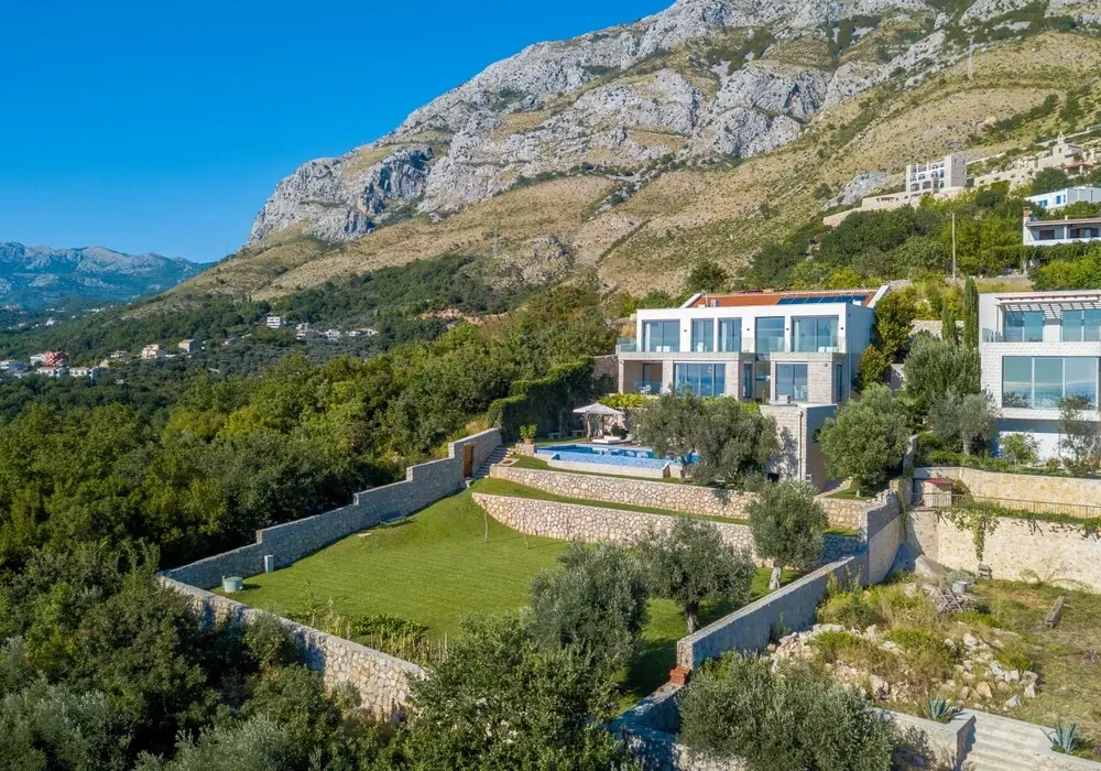 Kuca-sa-bazenom-u-Rezevicima-Budva-4 Kuća 550 m² – Reževići, Budva — fotografija 5