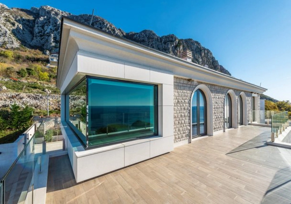 Kuca-sa-bazenom-u-Blizikucama-Budva-4 Kuća 496 m² – Blizikuće, Budva — fotografija 5