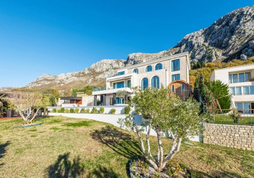 Kuca-sa-bazenom-u-Blizikucama-Budva-14 Kuća 496 m² – Blizikuće, Budva — fotografija 15