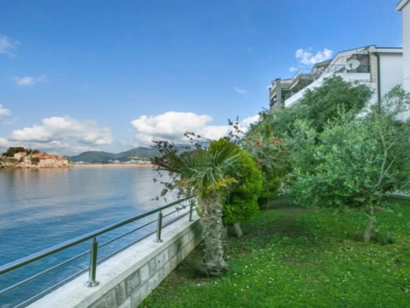 Hotel uz more u Svetom Stefanu