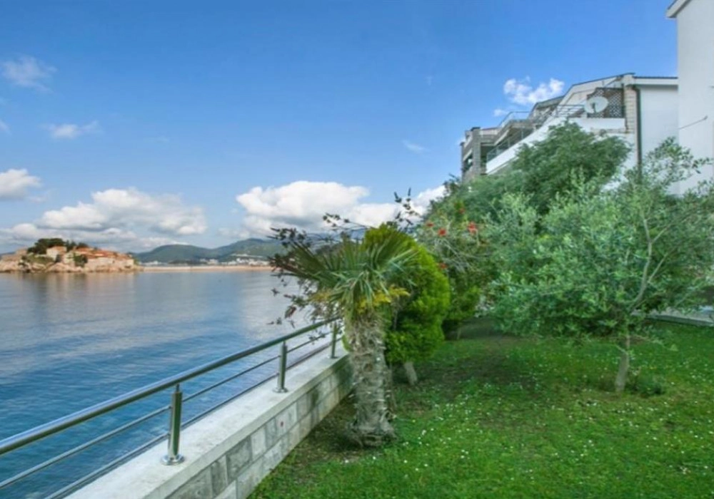 Hotel-uz-more-u-Svetom-Stefanu-Budva Hotel uz more u Svetom Stefanu