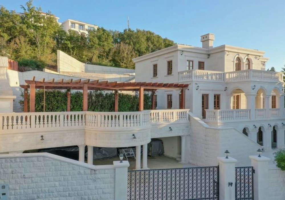 Kuca-sa-bazenom-u-Rezevicima-Budva-3 Kuća 470 m² – Reževići, Budva — fotografija 4