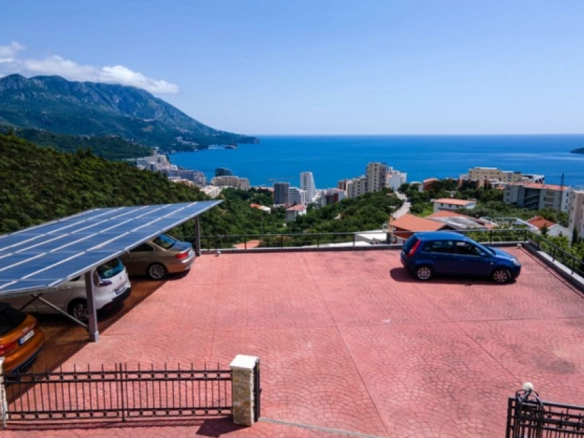 Kuća sa bazenom u Bečićima