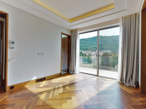 Trosoban stan 438 m² – Gorica, Tivat — fotografija 12