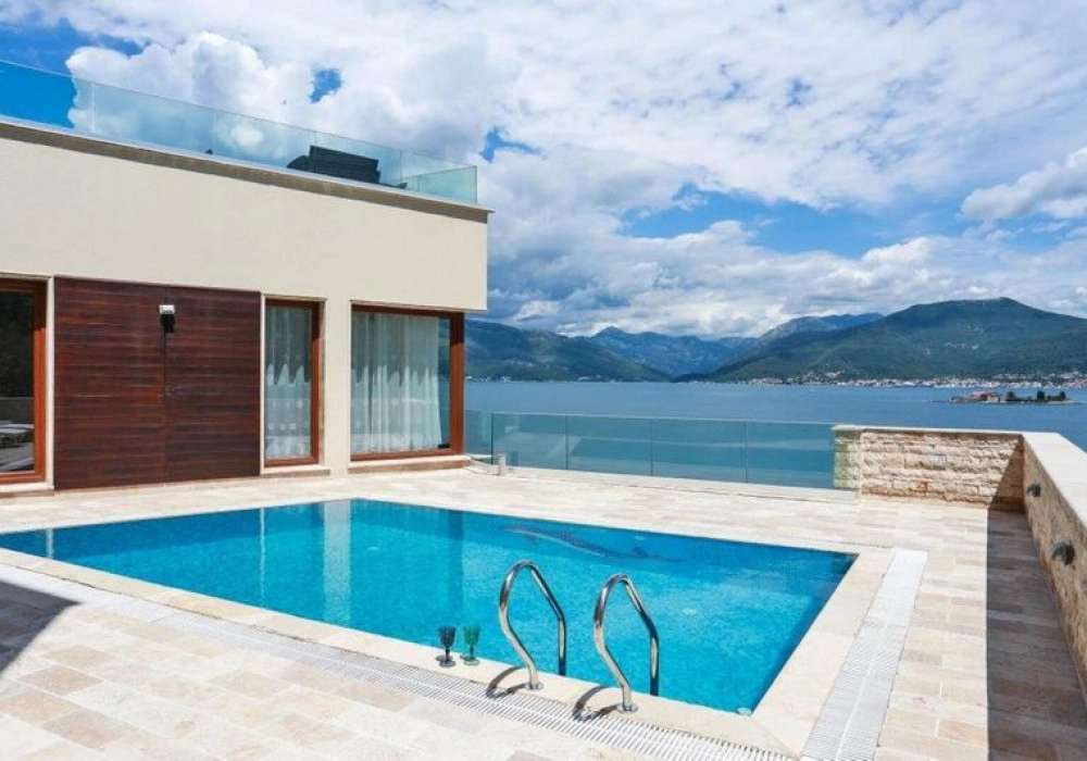 Kuca-sa-dva-bazena-na-Lustici-Tivat Vila sa dva bazena na Luštici