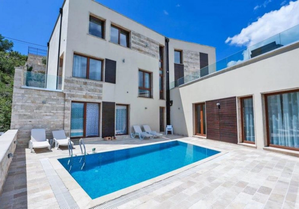 Kuca-sa-dva-bazena-na-Lustici-Tivat-1 Kuća 517 m² – Tivat — fotografija 2