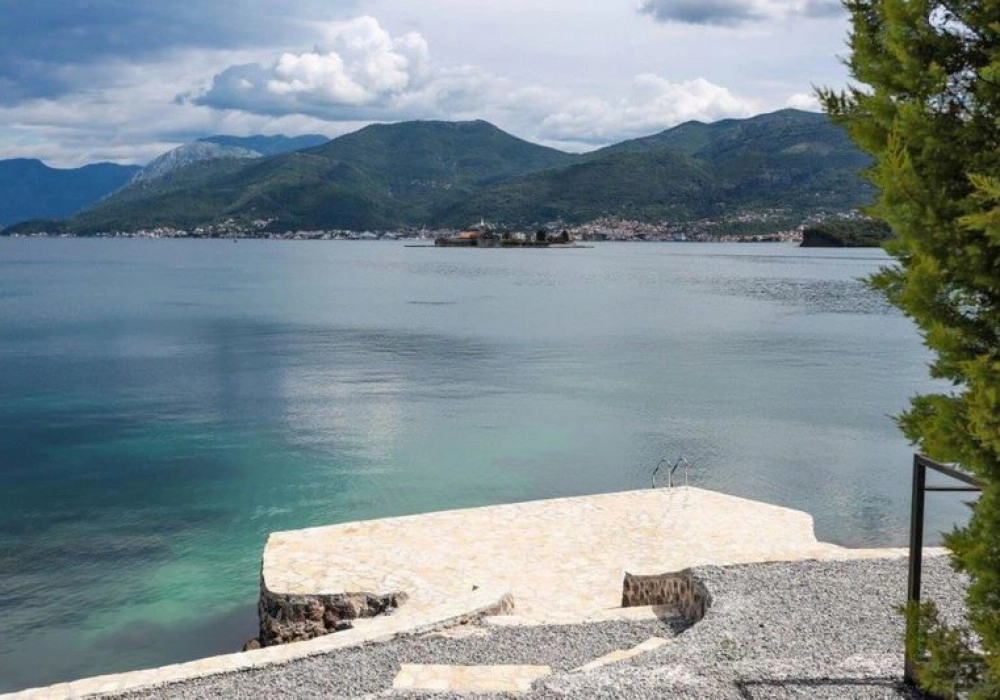 Kuca-sa-dva-bazena-na-Lustici-Tivat-2 Kuća 517 m² – Tivat — fotografija 3