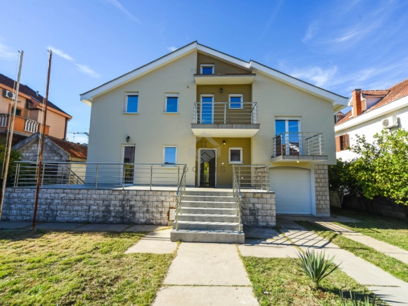 Kuća 500 m² na placu 350 m²