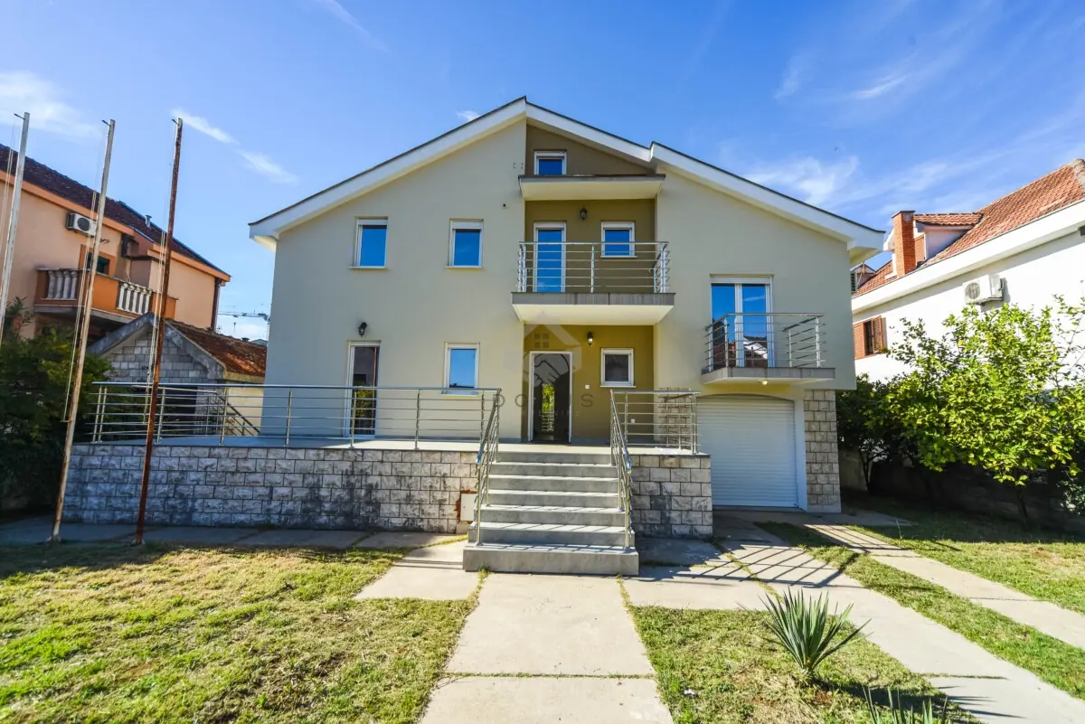 Kuca-500-m²-na-placu-350-m²-Stari-Aerodrom-–-Podgorica Kuća 500 m² na placu 350 m²