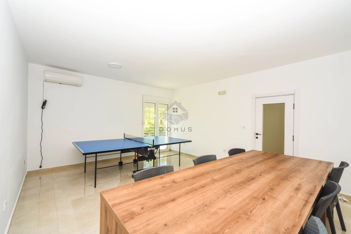 Kuca-500-m²-na-placu-350-m²-Stari-Aerodrom-–-Podgorica-4 Izdavanje: Kuća 500 m² – Stari aerodrom, Podgorica — fotografija 5