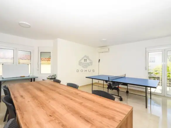Izdavanje: Kuća 500 m² – Stari aerodrom, Podgorica — fotografija 6