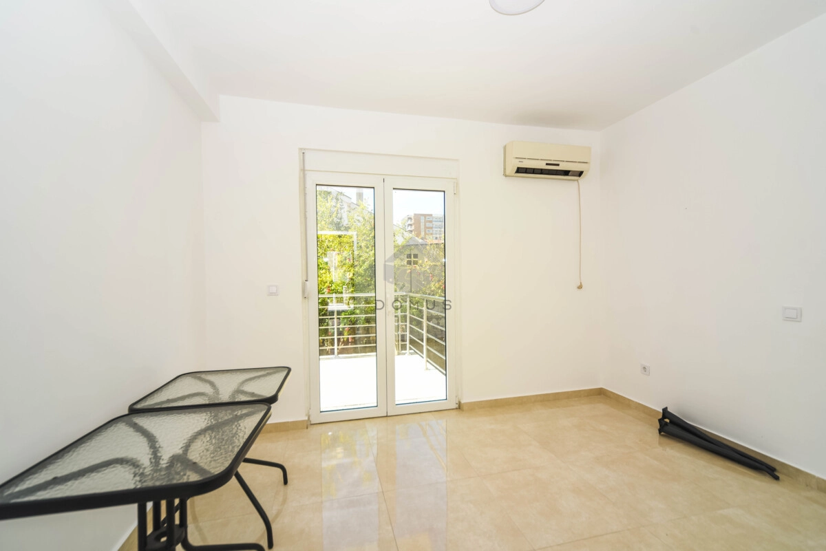 Kuca-500-m²-na-placu-350-m²-Stari-Aerodrom-–-Podgorica-8 Izdavanje: Kuća 500 m² – Stari aerodrom, Podgorica — fotografija 9
