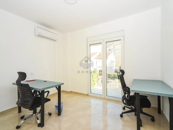 Izdavanje: Kuća 500 m² – Stari aerodrom, Podgorica — fotografija 11