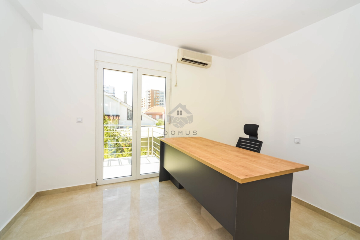 Kuca-500-m²-na-placu-350-m²-Stari-Aerodrom-–-Podgorica-14 Izdavanje: Kuća 500 m² – Stari aerodrom, Podgorica — fotografija 15