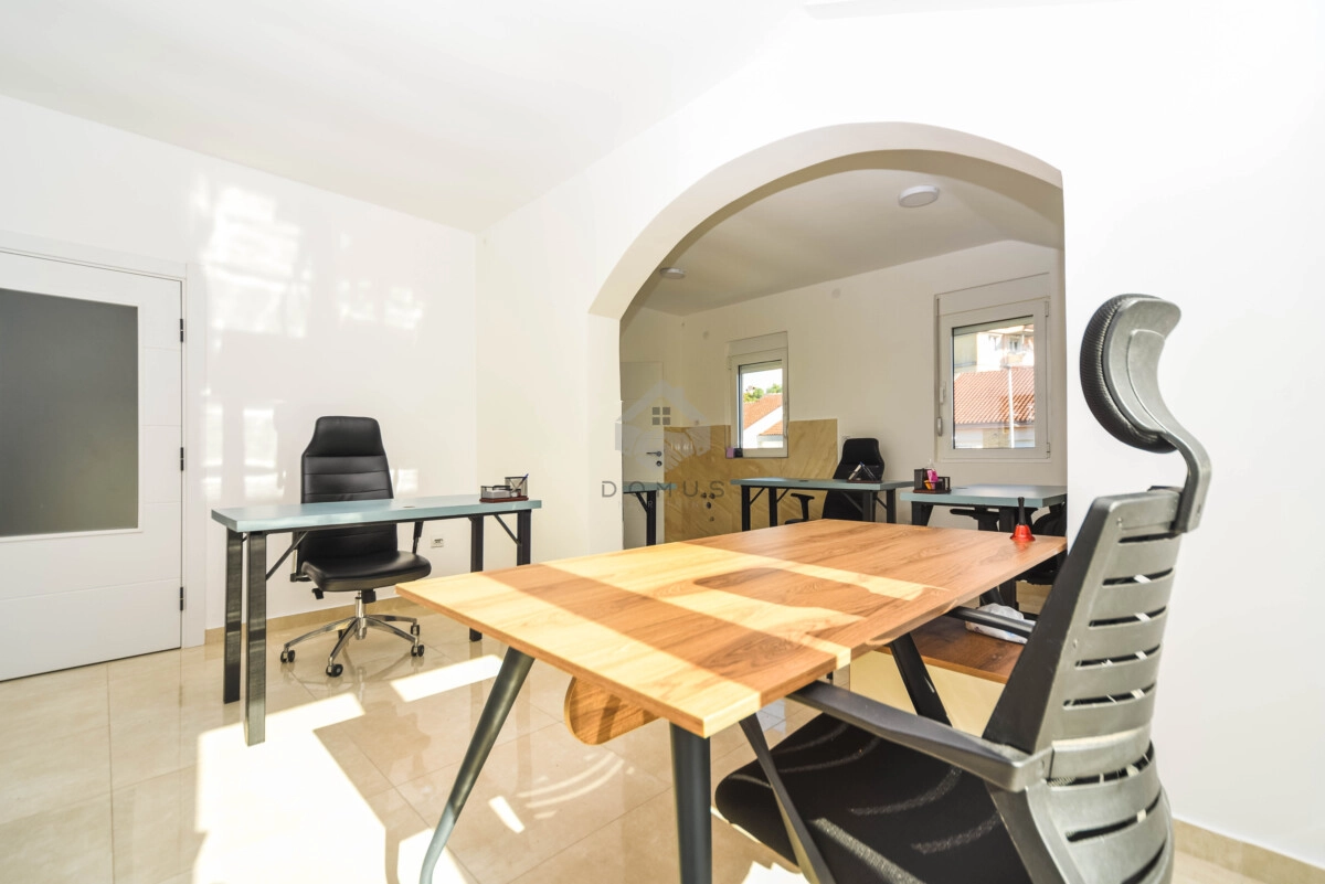 Kuca-500-m²-na-placu-350-m²-Stari-Aerodrom-–-Podgorica-16 Izdavanje: Kuća 500 m² – Stari aerodrom, Podgorica — fotografija 17