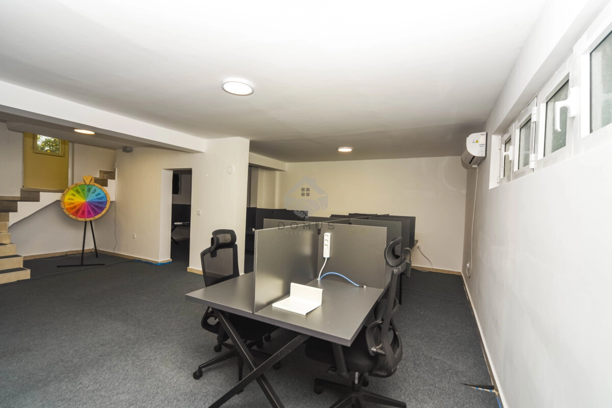 Kuca-500-m²-na-placu-350-m²-Stari-Aerodrom-–-Podgorica-18 Izdavanje: Kuća 500 m² – Stari aerodrom, Podgorica — fotografija 19