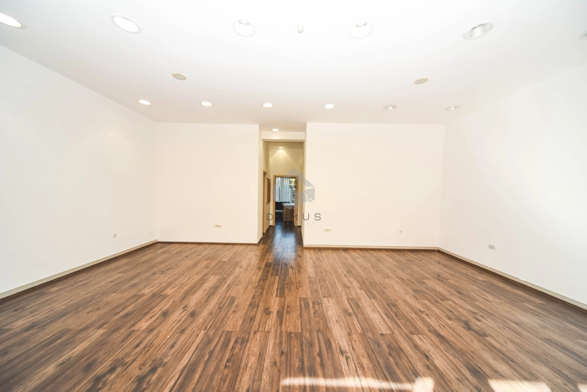 Poslovni-prostor-102-m²-City-Kvart-–-Podgorica-2 Poslovni prostor 102 m² u City Kvartu, Podgorica — fotografija 3