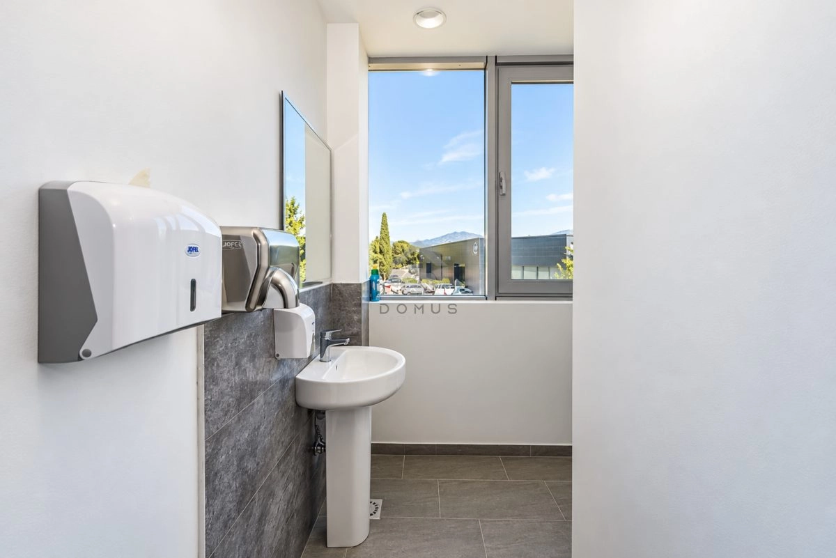 Kancelarijski-prostor-100-m²-Donja-Gorica-–-Podgorica-15 Poslovni prostor 100 m² – Donja Gorica, Podgorica — fotografija 16