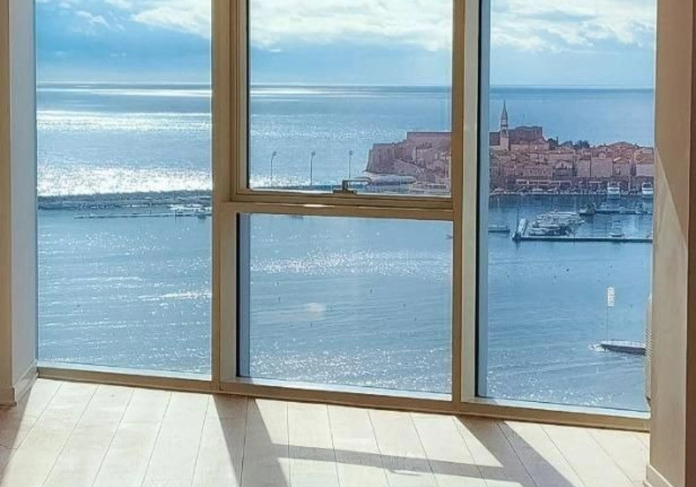 Trosoban-stan-sa-pogledom-na-more-u-Rozinu-Budva Trosoban stan sa pogledom na more u Rozinu