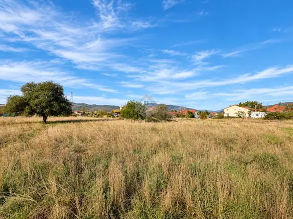 Plac 958 m²