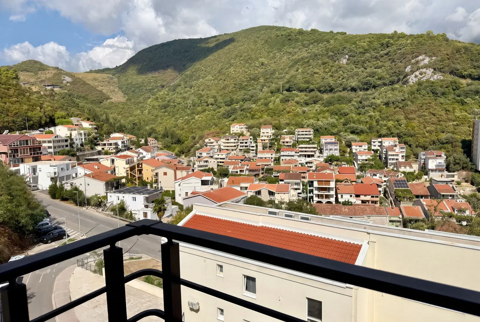 Jednosoban-stan-na-poslednjem-spratu-u-Budvi-10 Jednosoban stan 46 m² – Budva — fotografija 11