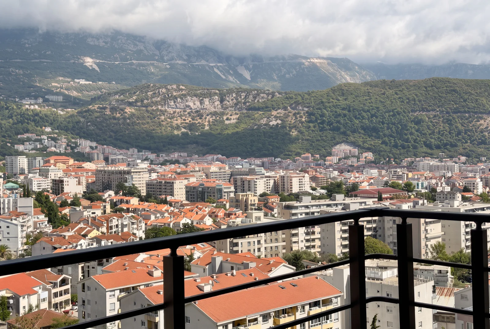 Jednosoban-stan-na-poslednjem-spratu-u-Budvi-11 Jednosoban stan 46 m² – Budva — fotografija 12