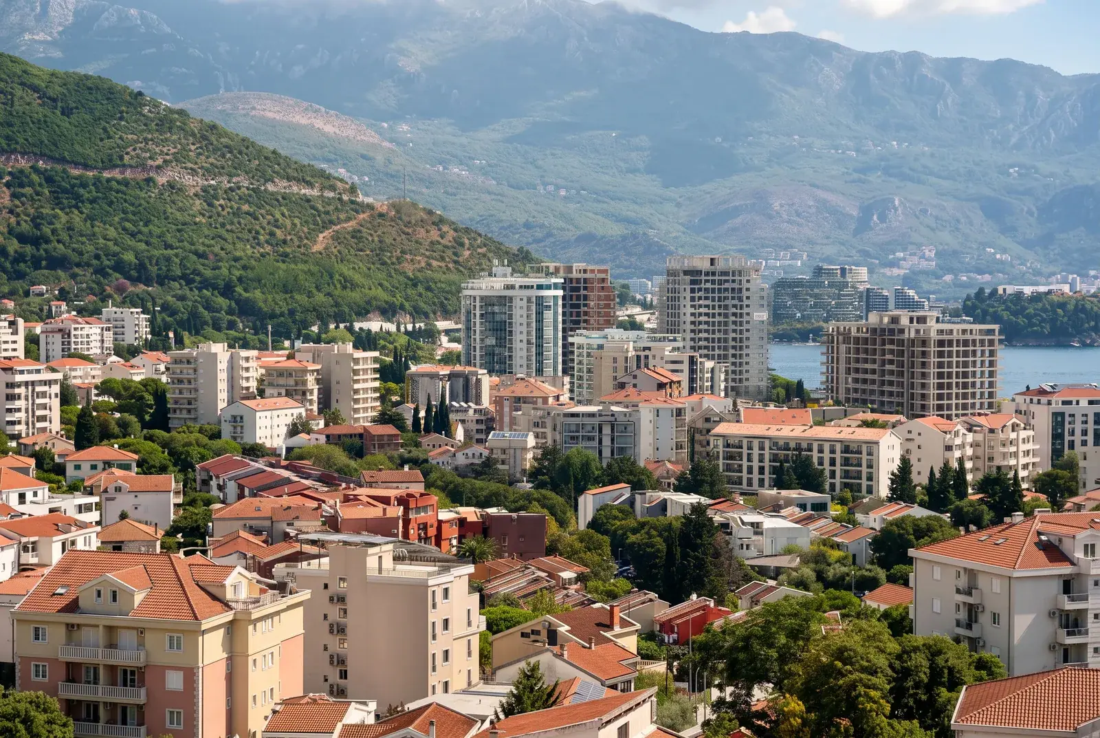 Jednosoban-stan-na-poslednjem-spratu-u-Budvi-12 Jednosoban stan 46 m² – Budva — fotografija 13