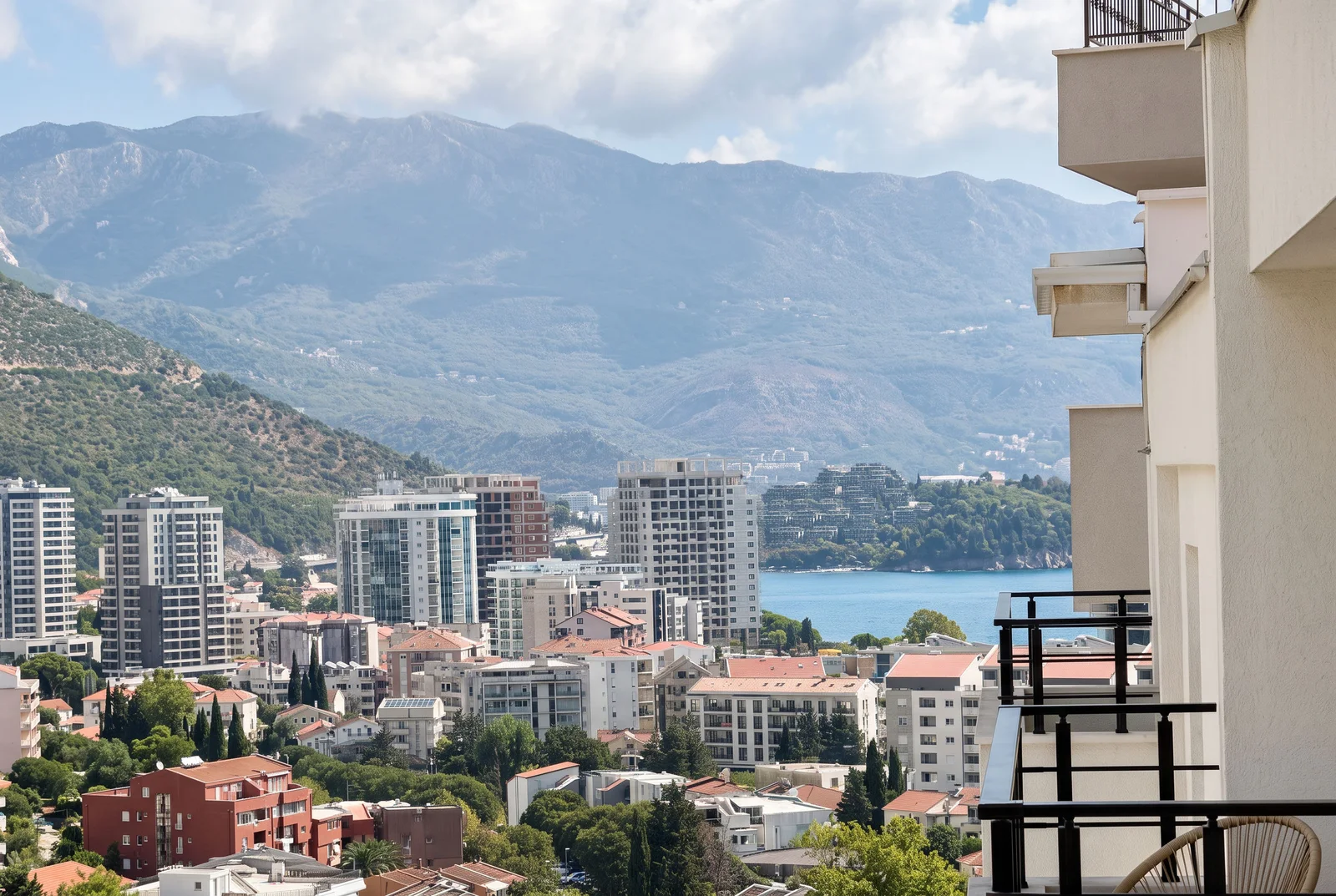 Jednosoban-stan-na-poslednjem-spratu-u-Budvi-13 Jednosoban stan 46 m² – Budva — fotografija 14