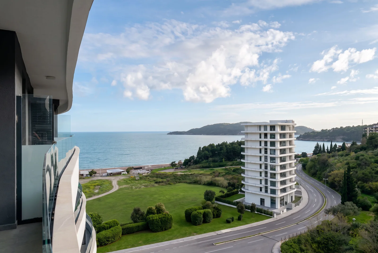 Jednosoban-namjesten-stan-sa-terasom-u-Becicima-Budva-1 Izdavanje: Jednosoban stan 47 m² – Bečići, Budva — fotografija 2