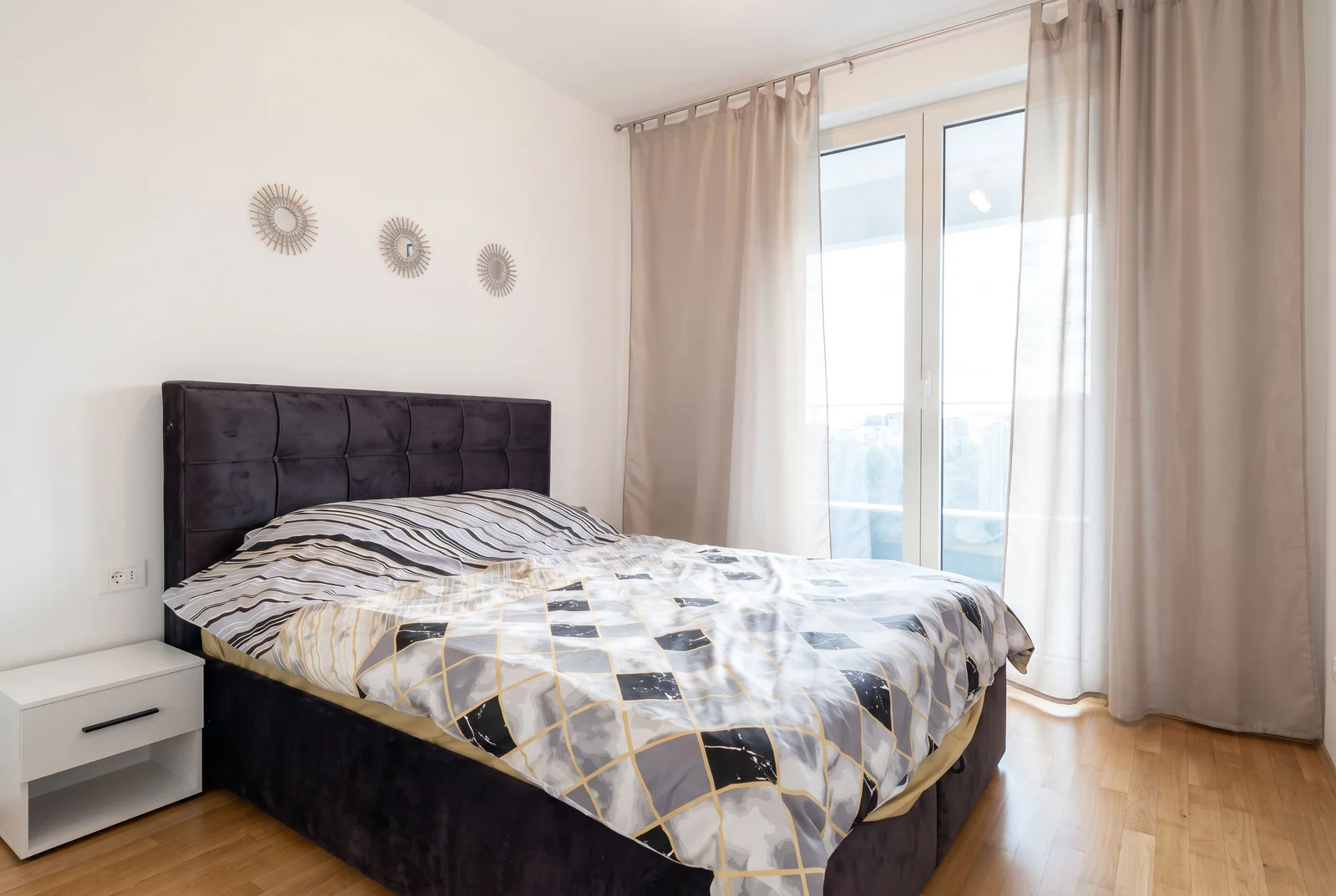 Jednosoban-namjesten-stan-sa-terasom-u-Becicima-Budva-3 Izdavanje: Jednosoban stan 47 m² – Bečići, Budva — fotografija 4