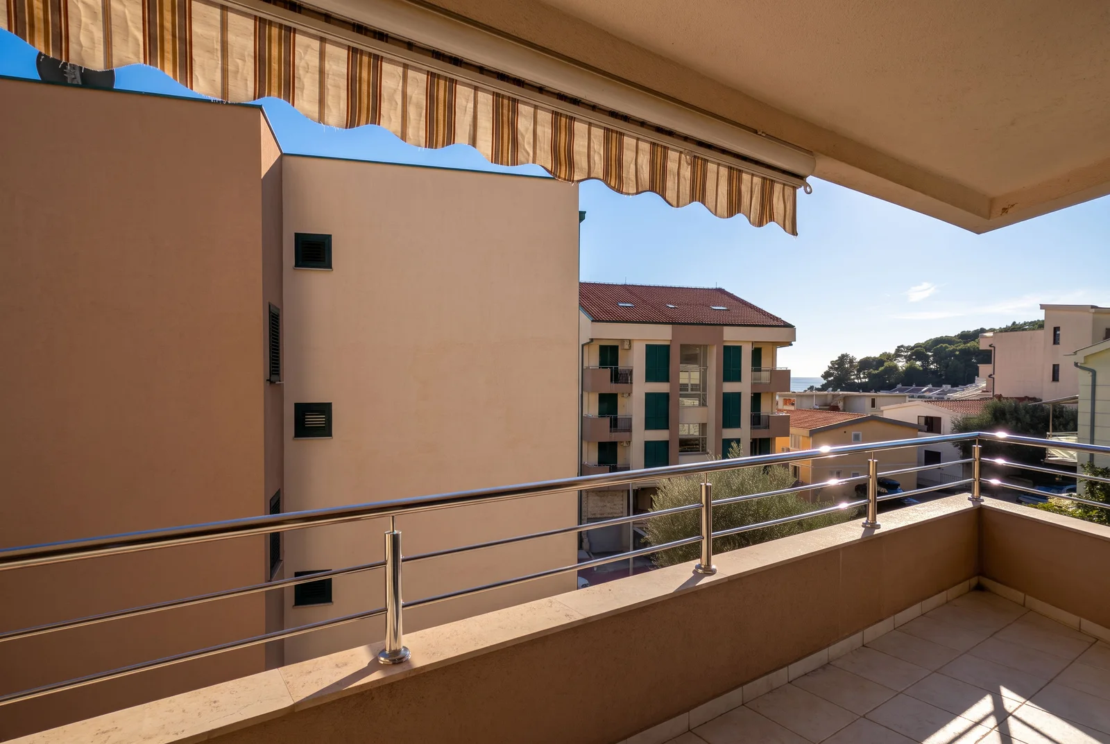 Dvosoban-stan-sa-pogledom-na-more-u-Petrovcu-Budva-3 Dvosoban stan 77 m² – Petrovac, Budva — fotografija 4