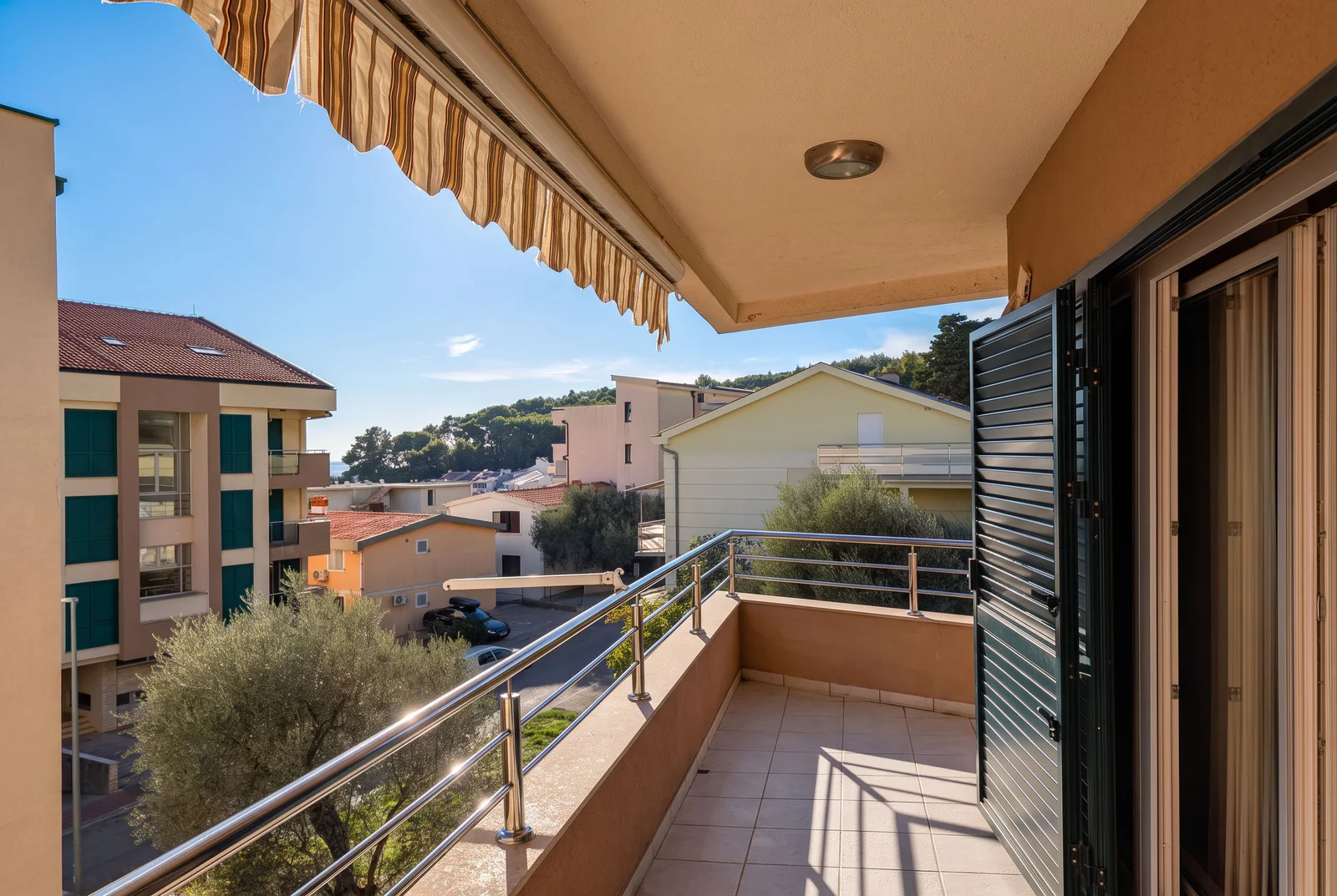 Dvosoban-stan-sa-pogledom-na-more-u-Petrovcu-Budva-4 Dvosoban stan 77 m² – Petrovac, Budva — fotografija 5