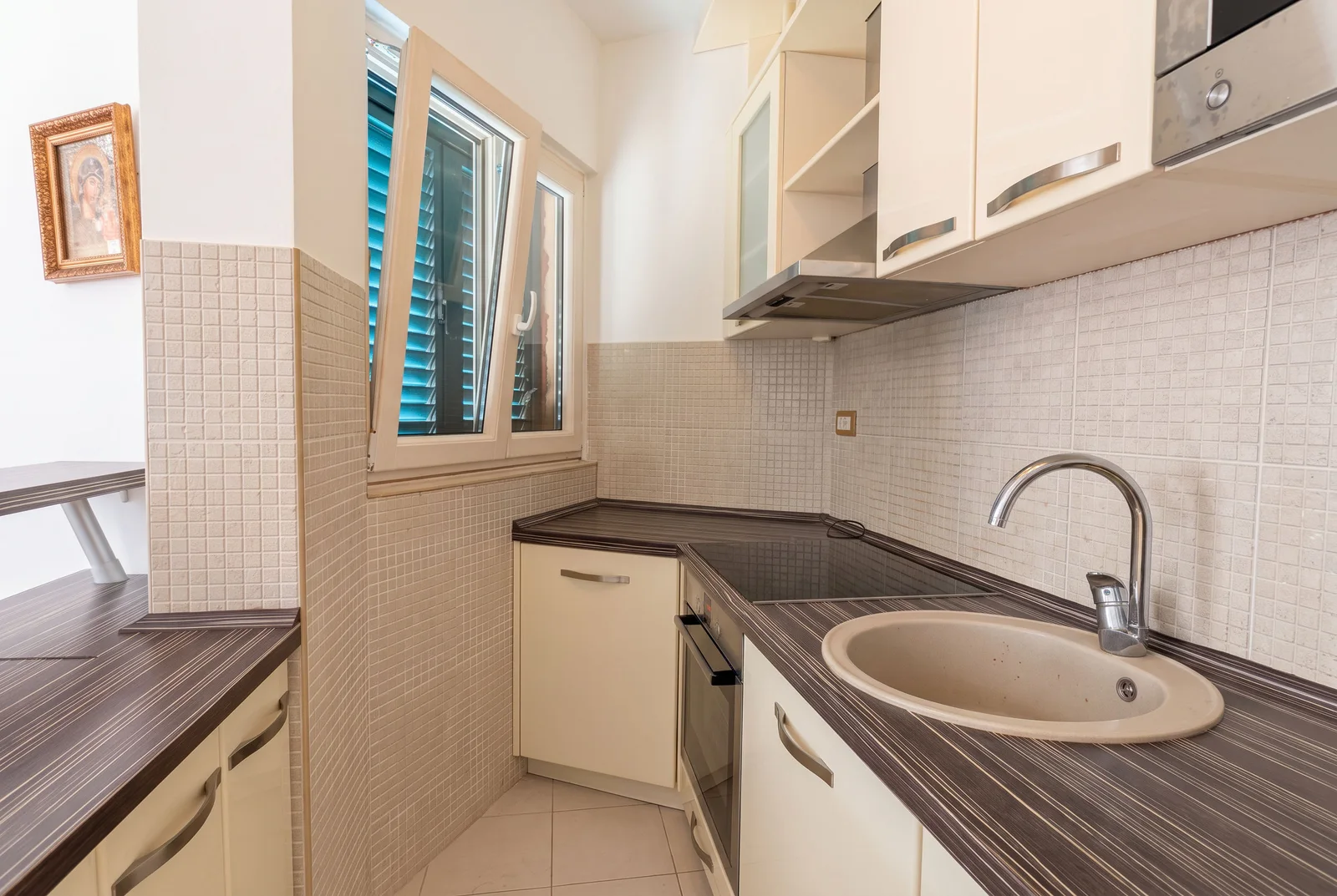 Dvosoban-stan-sa-pogledom-na-more-u-Petrovcu-Budva-10 Dvosoban stan 77 m² – Petrovac, Budva — fotografija 11
