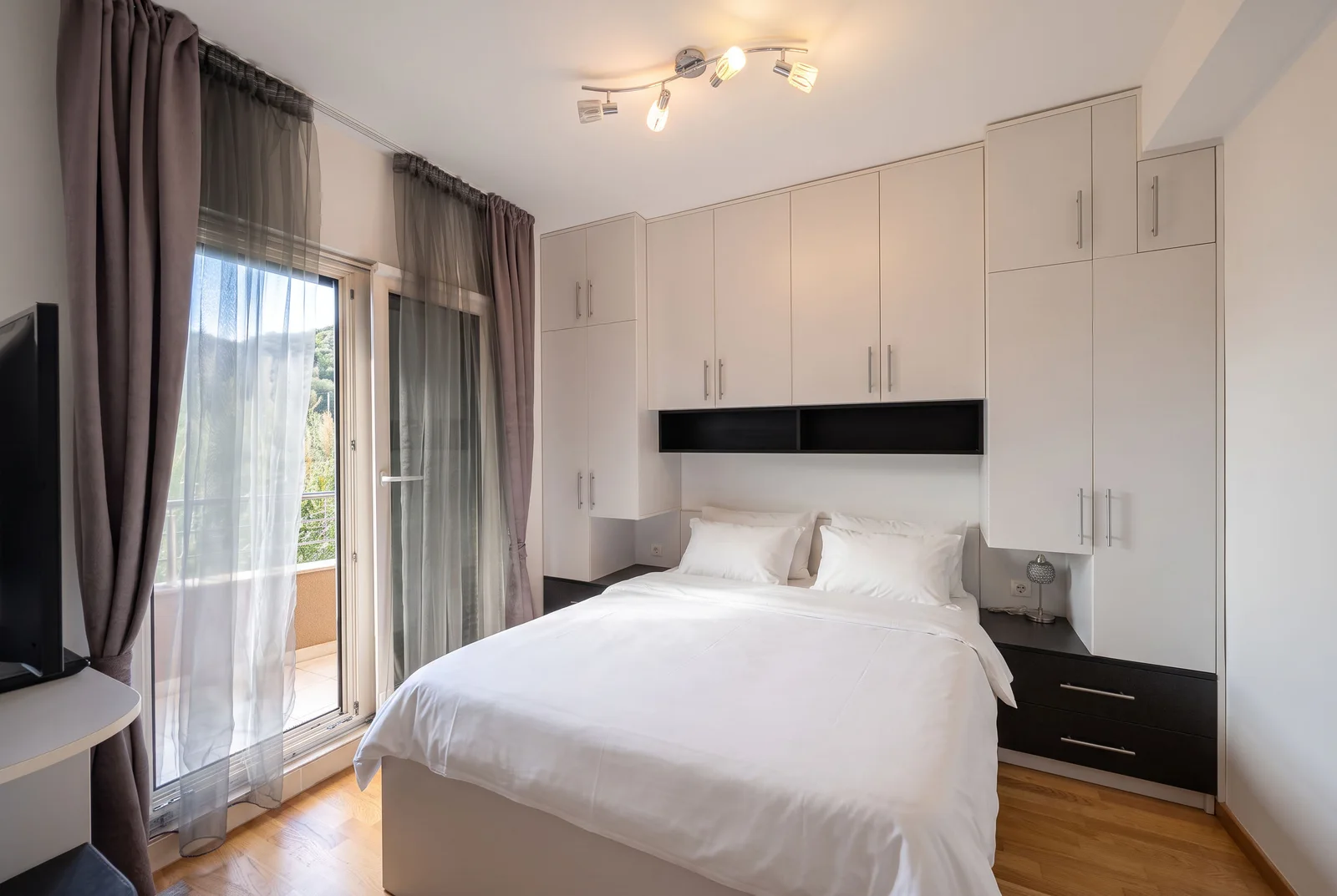 Dvosoban-stan-sa-pogledom-na-more-u-Petrovcu-Budva-18 Dvosoban stan 77 m² – Petrovac, Budva — fotografija 19
