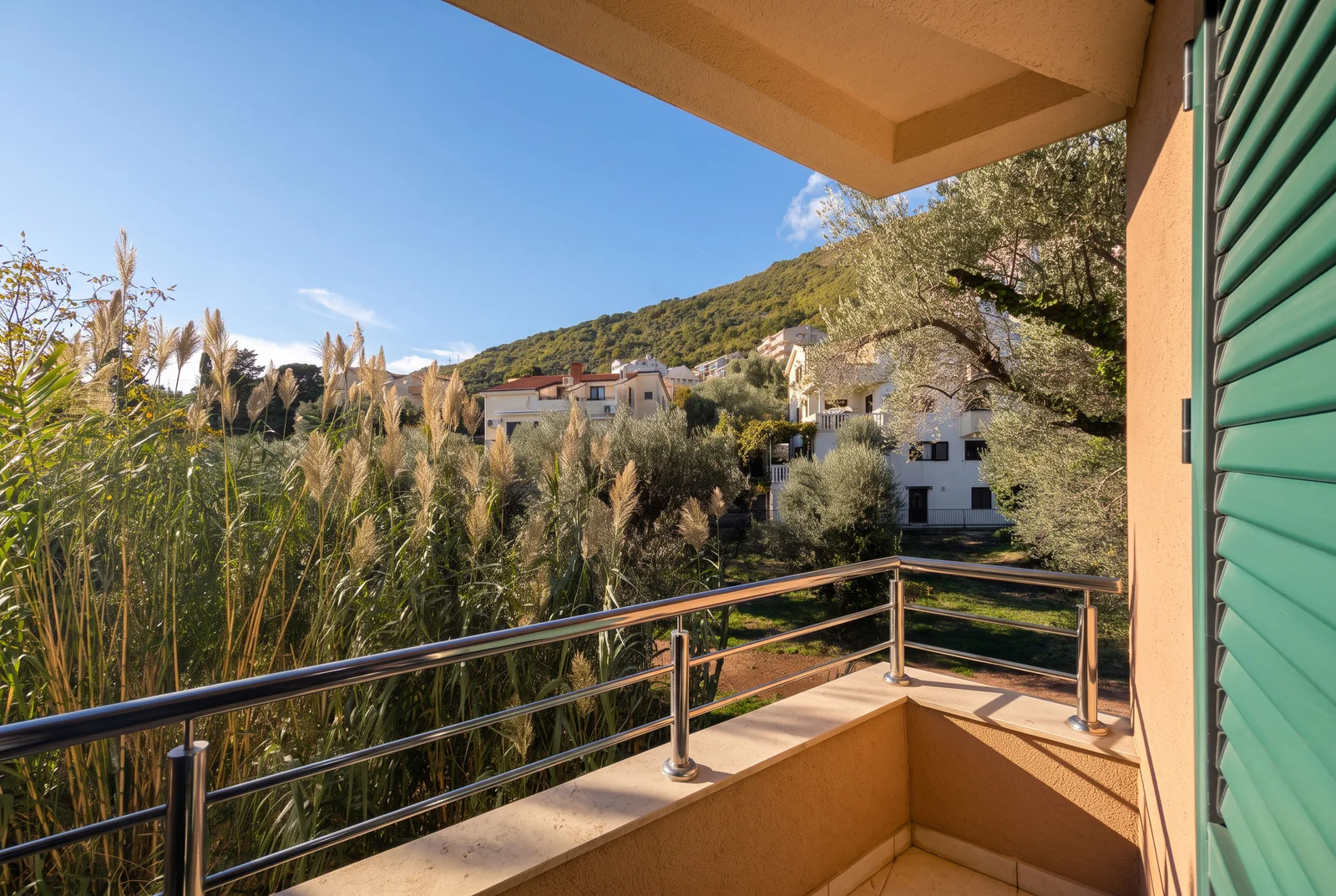 Dvosoban-stan-sa-pogledom-na-more-u-Petrovcu-Budva-19 Dvosoban stan 77 m² – Petrovac, Budva — fotografija 20
