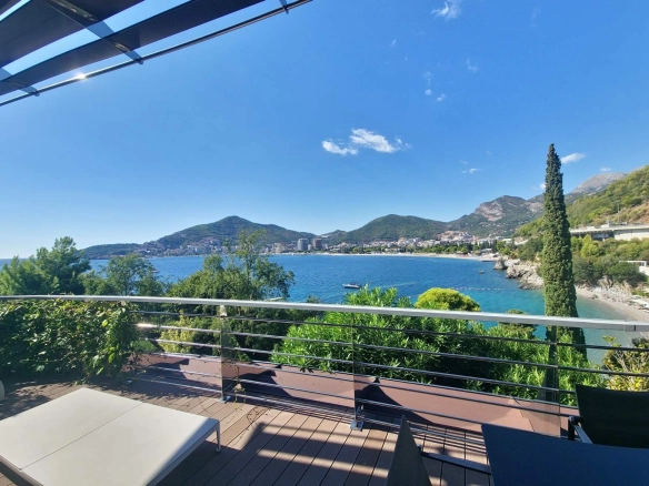 Izdavanje luksuznog trosobnog stana sa panoramskim pogledom na more – Dukley Gardens, Budva (Izdavanje na period do 01.06.2027)