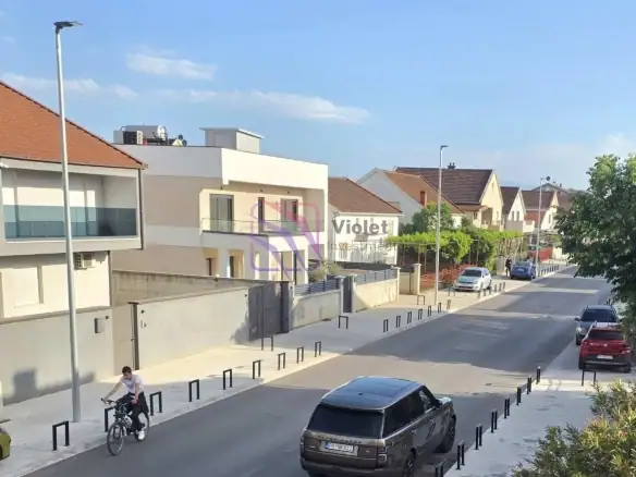 Izdavanje: Dvosoban stan 69 m² – Stari aerodrom, Podgorica — fotografija 12